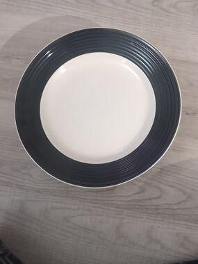 Classic Cream and Black Rim Ceramic Dinner Plate - Gibson